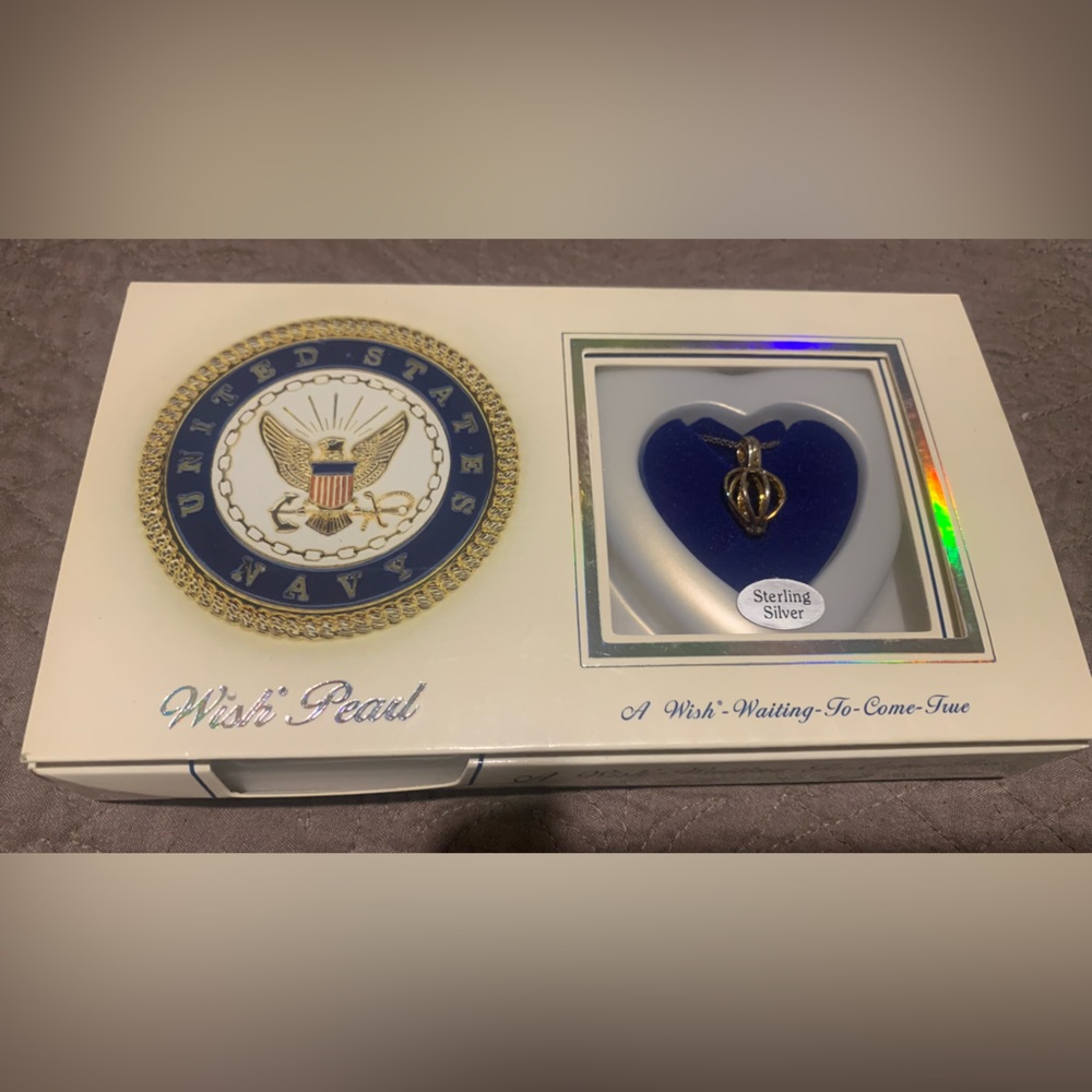 United States Navy Wish Pearl gift set. Includes Sterling Silver
Necklace.
